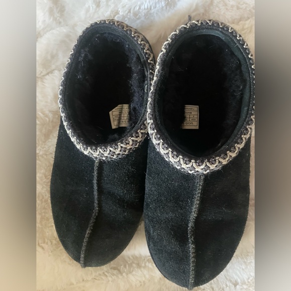 Girls’ kids’ size 4 Ugg Australia Black Tasman slip on sheepskin slippers - Picture 2 of 8